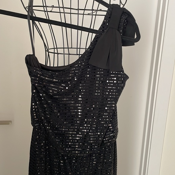NWT ALEXA B ONE SHOULDER SEQUIN JUMPSUIT - Picture 2 of 6